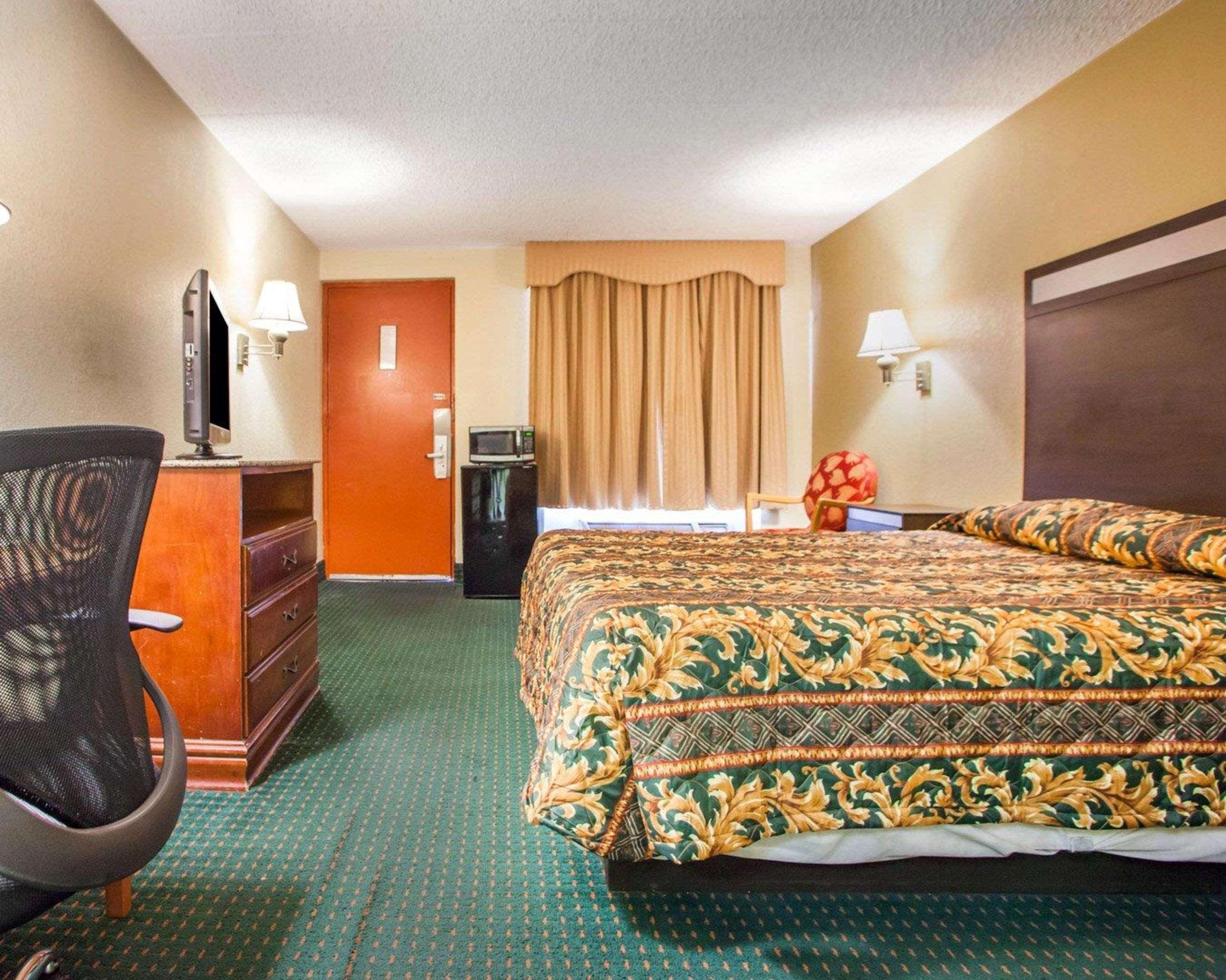 Rodeway Inn Mount Laurel Hwy 73 Экстерьер фото