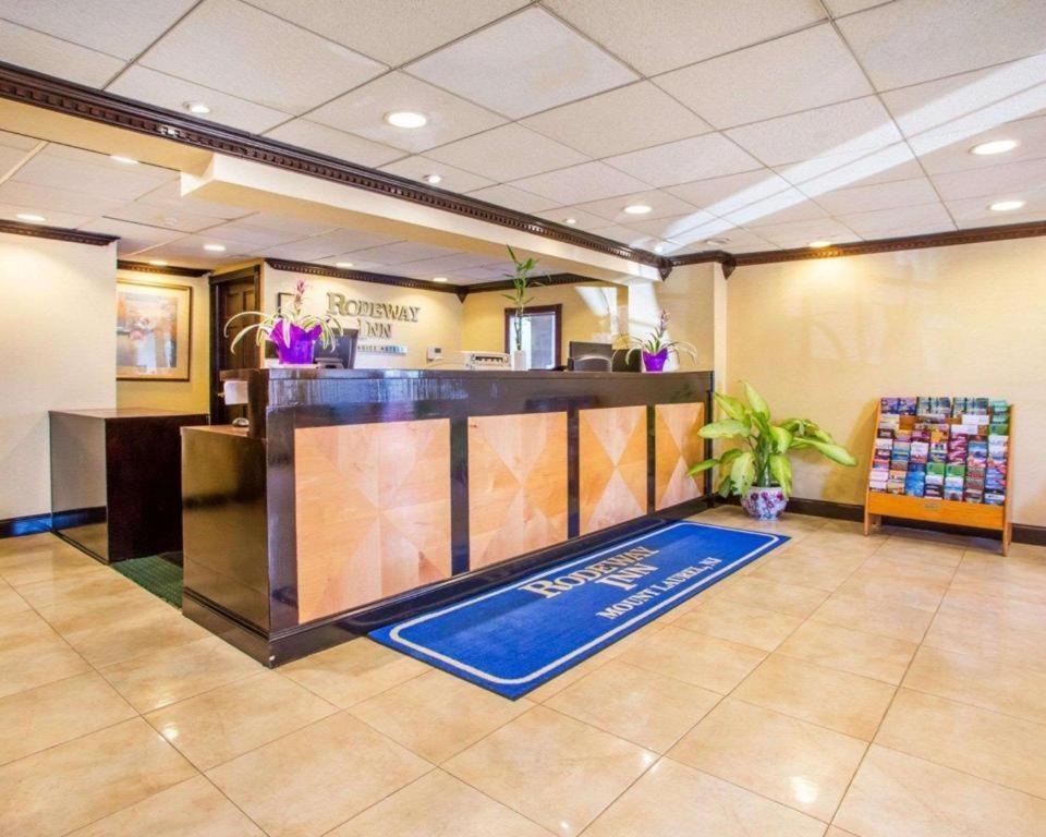 Rodeway Inn Mount Laurel Hwy 73 Экстерьер фото