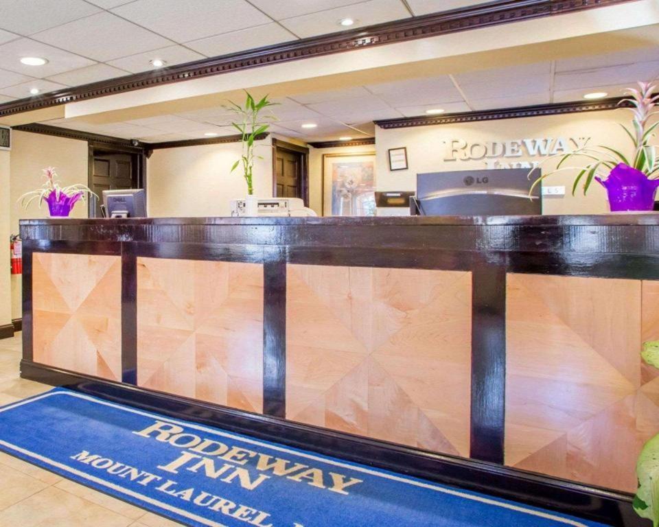 Rodeway Inn Mount Laurel Hwy 73 Экстерьер фото